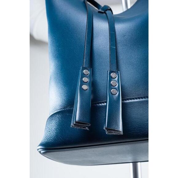 Louis Vuitton Blue Cuir Nuance Bucket Bag - Picture 4 of 7